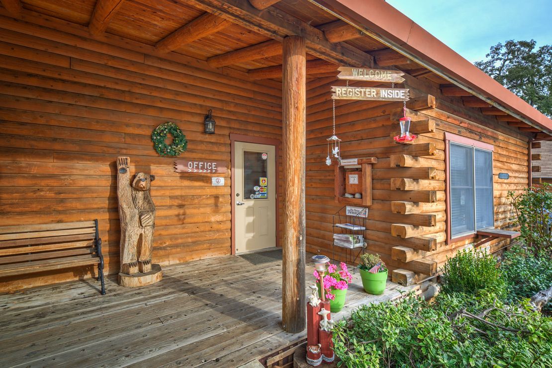 Angels Camp RV Camping Resort dog park, full hookups, pool & more!